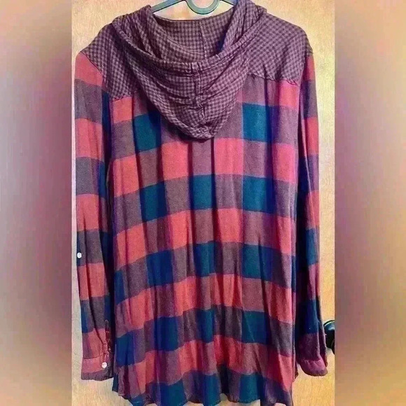 Maurice’s plaid hooded button up women’s shirt - Picture 2 of 3